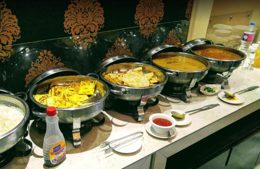 Regency Inn Hotel Lahore Eksteriør billede